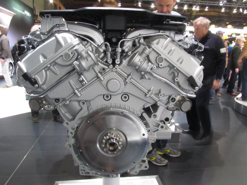 moteur engine Audi W12 salon Bruxelles 2015 (2)